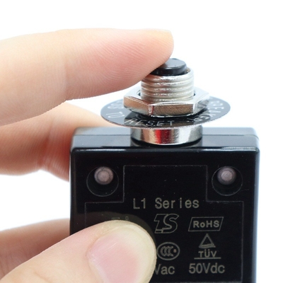 O interruptor manual do botão restaurado de 50VDC 5-30A aquece proteção quebrada da estrada