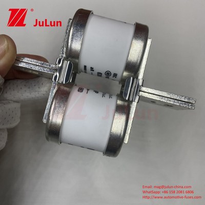 690V Voltagem nominal BUSSMANN 630MMT Fusíveis automotivos cerâmicos com projeto de parafuso de placa plana dupla para instalação M6/M8