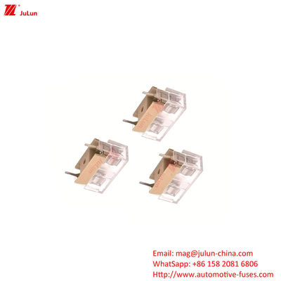 Possui um suporte de fusível de 50 Amp de plástico / nylon