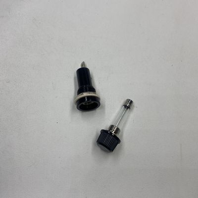 Materiais de silicone para suportes de fusíveis montados em painel concebidos para 6x30 mm