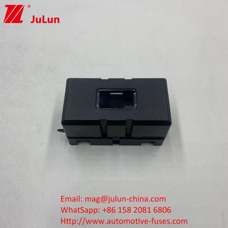 Cartão de embalagem Car Fuse Holder para com plug-in Fuses tensão máxima 32VDC 58VDC 72VDC