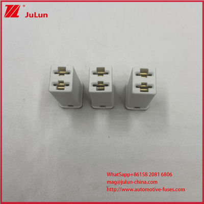 Disjuntores de circuito 32VDC para veículos Mini Fusíveis para carros 25A 32V Terminais Fêmea Plug-in Quadrado Fusível Link Para Carro Veículo 0495025.ZXA